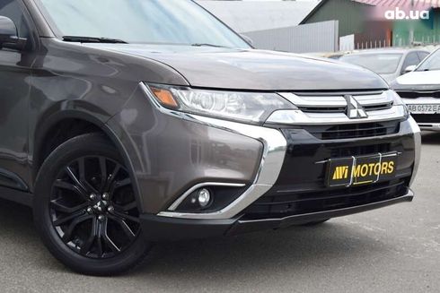 Mitsubishi Outlander 2017 - фото 12