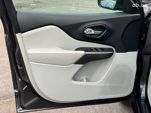 Jeep Cherokee 2018 серый - фото 13