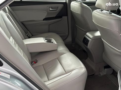 Toyota Camry 2015 серый - фото 20