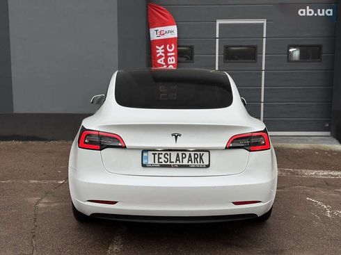 Tesla Model 3 2021 - фото 9