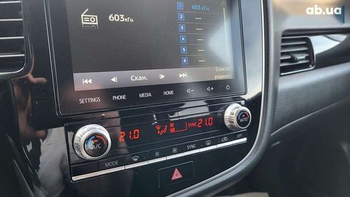 Mitsubishi Outlander 2021 - фото 3