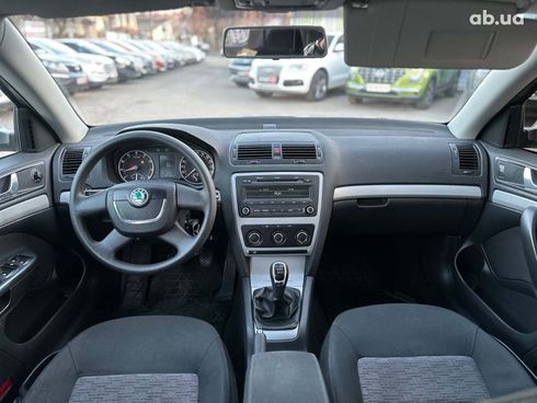 Skoda Octavia 2012 бежевый - фото 22