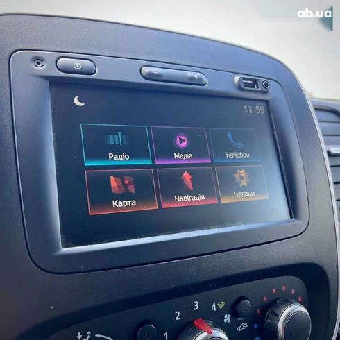 Renault Trafic 2021 - фото 28