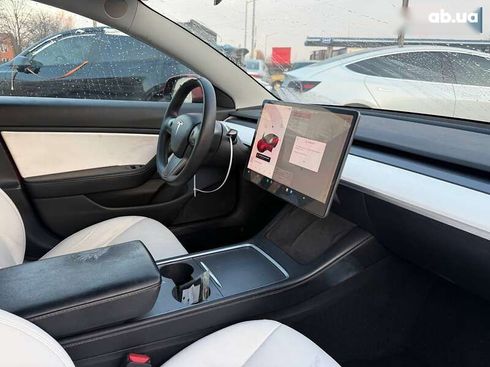 Tesla Model 3 2021 - фото 14