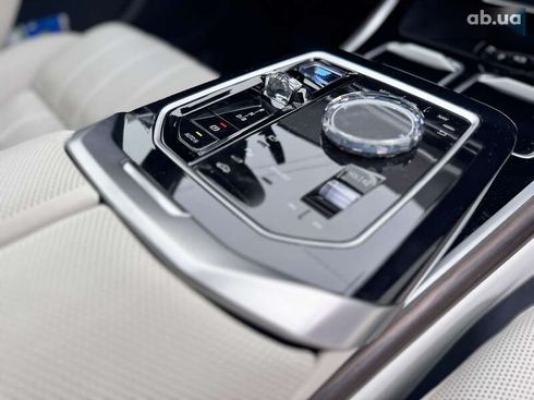 BMW i7 2023 - фото 22