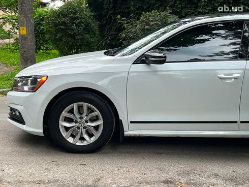 Volkswagen Passat 2016 белый - фото 13
