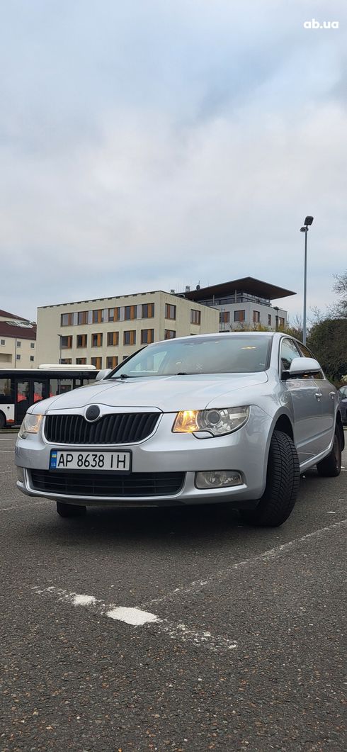 Skoda Superb 2012 серебристый - фото 10