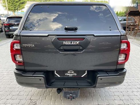 Toyota Hilux 2022 - фото 18