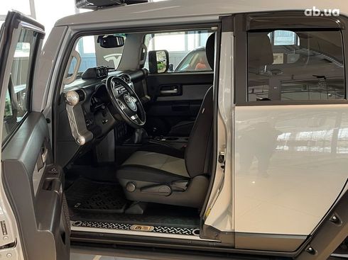 Toyota FJ Cruiser 2013 - фото 17