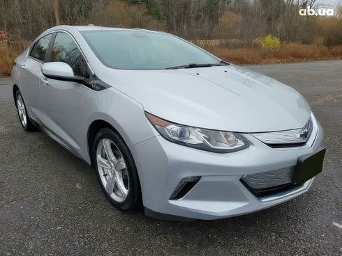 Chevrolet Volt 2018 серебристый - фото 2