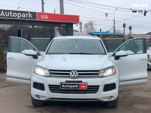 Volkswagen Touareg 2012 белый - фото 12