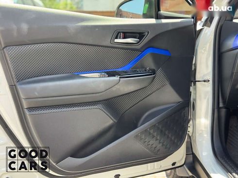 Toyota C-HR 2020 - фото 12