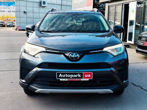 Toyota RAV4 2018 серый - фото 2