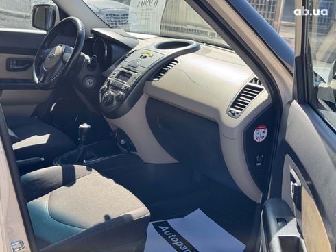 Kia Soul 2010 бежевый - фото 10