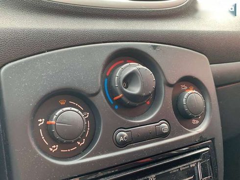 Renault Clio 2012 - фото 21