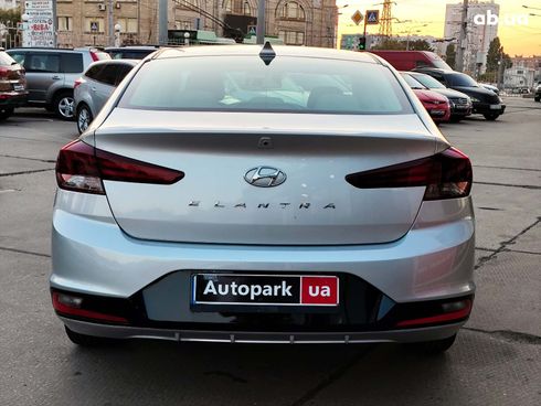 Hyundai Elantra 2019 серый - фото 5