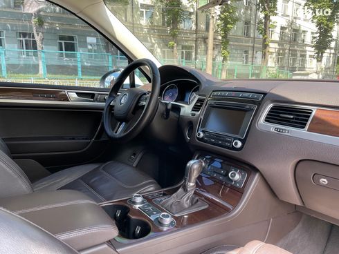 Volkswagen Touareg 2015 белый - фото 28