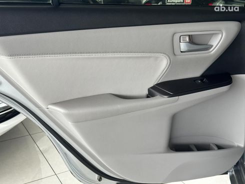 Toyota Camry 2015 серый - фото 19