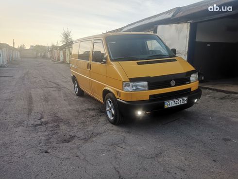 Volkswagen Transporter 2001 желтый - фото 17