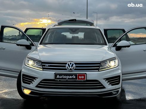 Volkswagen Touareg 2016 белый - фото 38