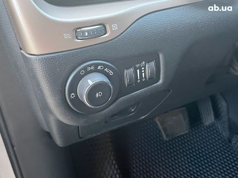 Jeep Cherokee 2015 серый - фото 22