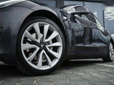 Продаж вживаних Tesla Model 3 в Київській області - купити на Автобазарі