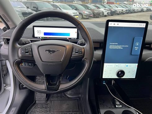 Ford Mustang Mach-E 2022 белый - фото 18