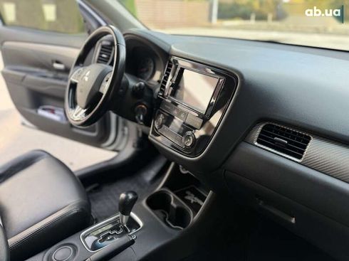 Mitsubishi Outlander 2015 - фото 29