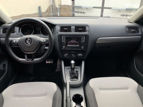 Volkswagen Jetta 2016 серый - фото 12
