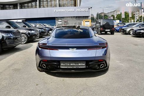 Aston Martin DB11 2017 - фото 14