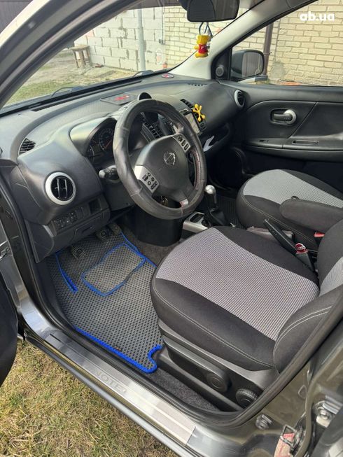Nissan Note 2011 серебристый - фото 5