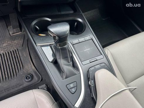 Lexus UX 2019 белый - фото 33
