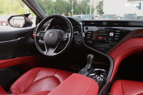 Toyota Camry 2019 - фото 9