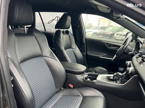 Toyota RAV4 2019 серый - фото 40