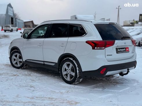 Mitsubishi Outlander 2016 белый - фото 10