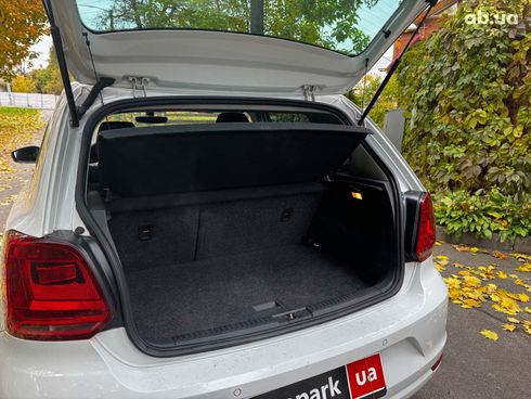 Volkswagen Polo 2015 белый - фото 8