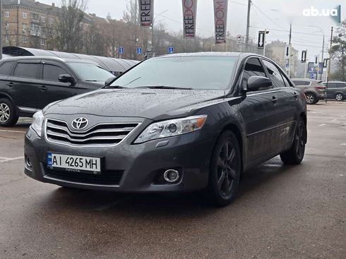 Toyota Camry 2010 - фото 2