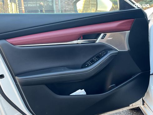 Mazda 3 2021 белый - фото 16