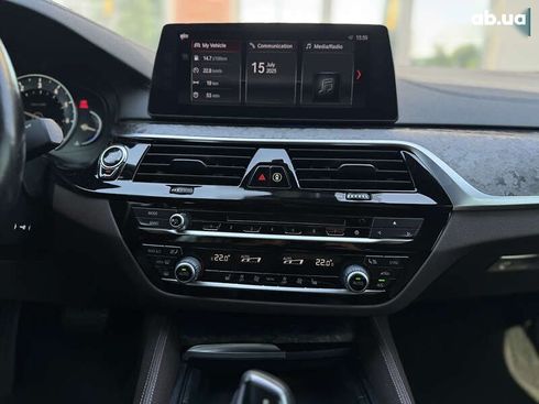 BMW 5 серия 2017 - фото 15