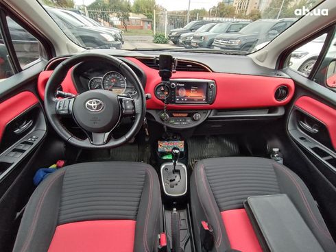 Toyota Yaris 2015 красный - фото 14