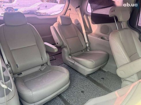 Kia Carnival 2017 - фото 14