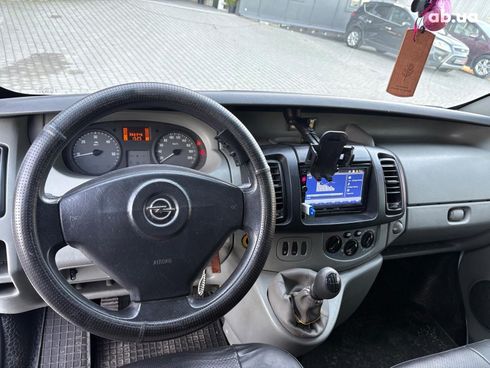 Opel Vivaro 2009 белый - фото 19