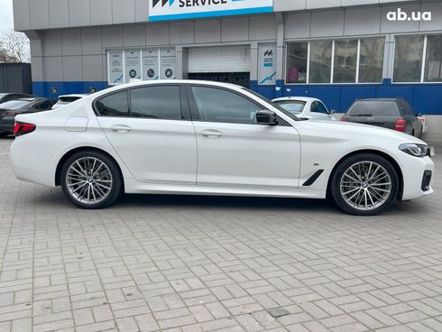 BMW 5 серия 2020 белый - фото 4