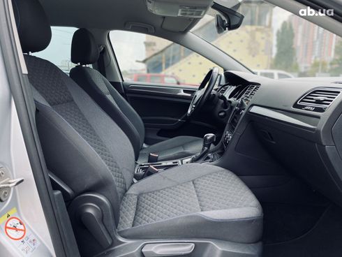 Volkswagen Golf 2018 серебристый - фото 18
