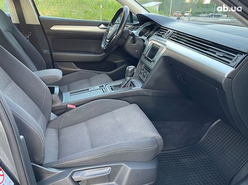 Volkswagen Passat 2017 - фото 17