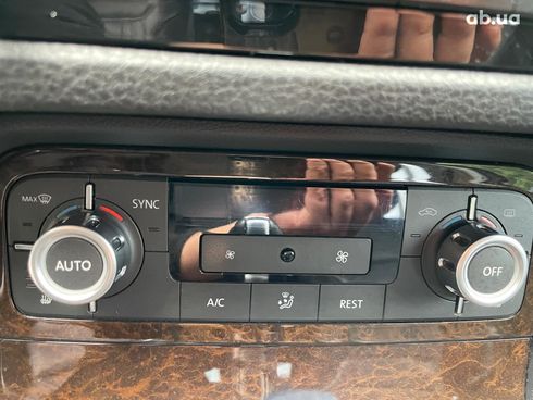 Volkswagen Touareg 2013 черный - фото 32