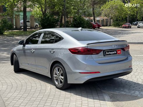 Hyundai Elantra 2016 серый - фото 3