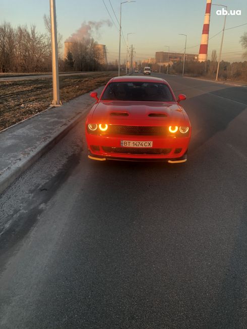 Dodge Challenger 2019 красный - фото 8