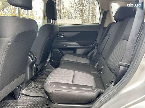Mitsubishi Outlander 2018 - фото 25