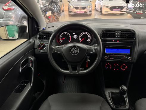 Volkswagen Polo 2017 белый - фото 13